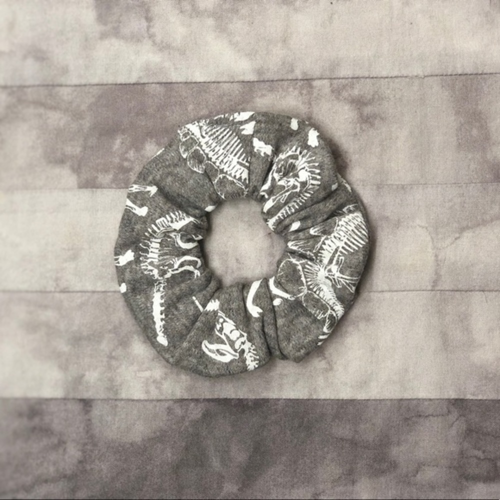 Gray Dinosaur Scrunchie Hair Accessory New‎
